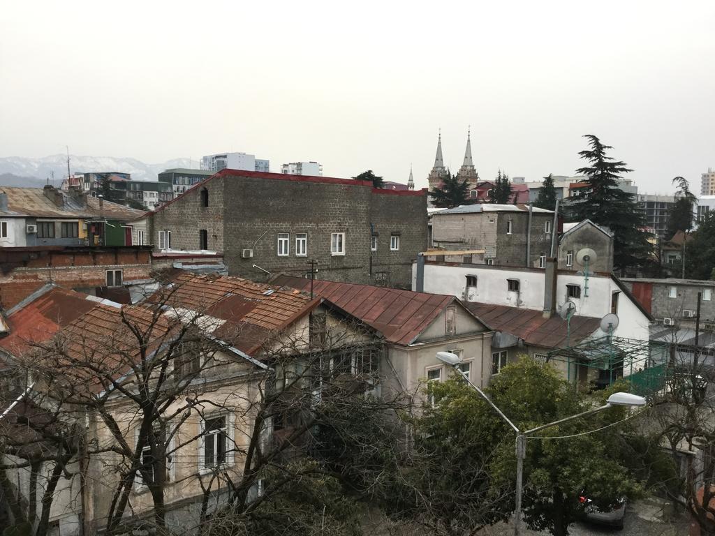 Nina'S Apartment On Gorgasali Batumi Exterior photo